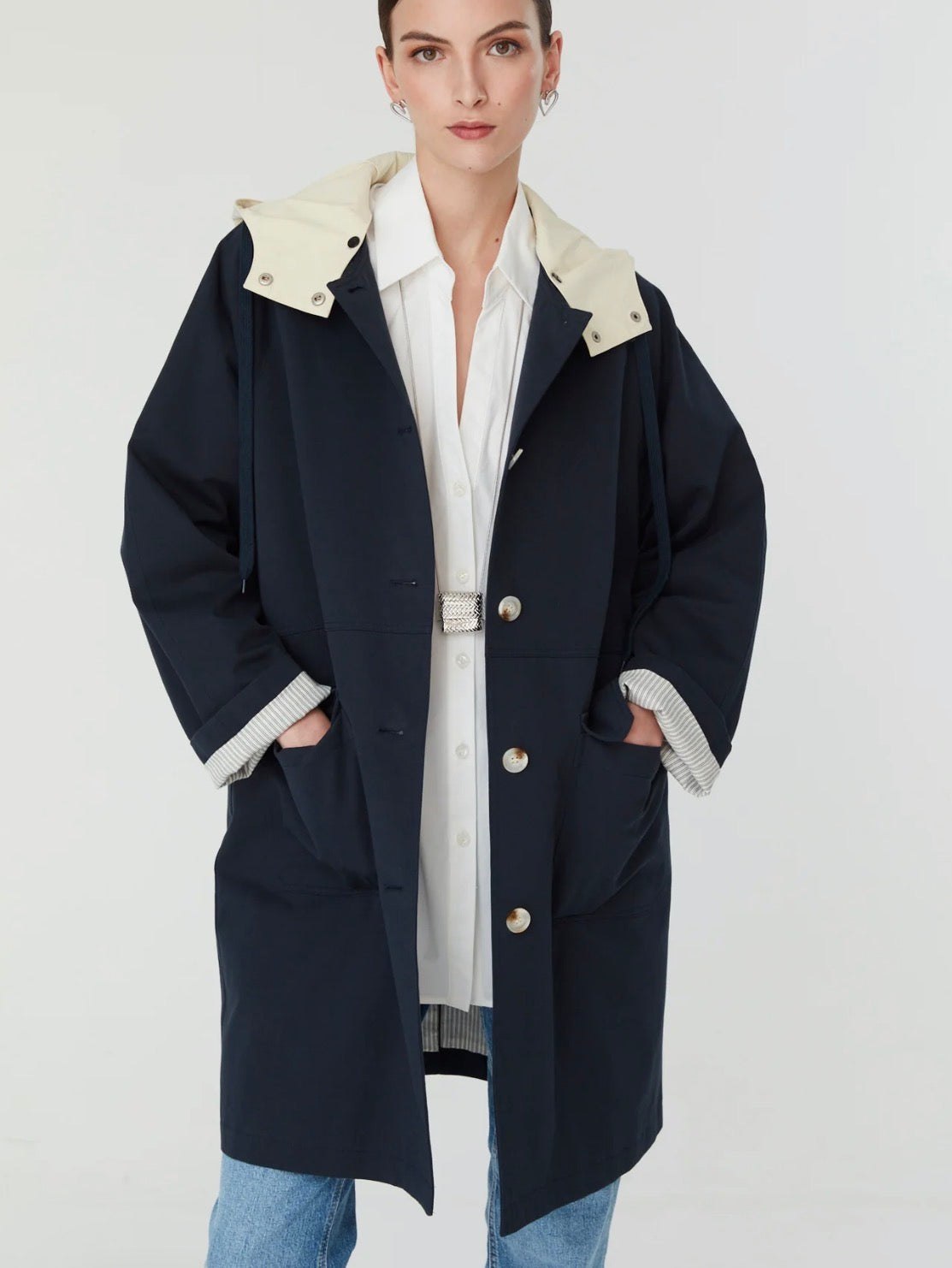 Chaqueta gabardina con capucha desmontable