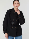 Trench corto con capucha de corbata
