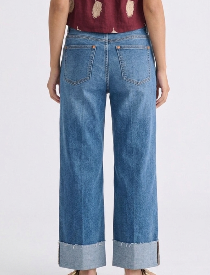 Jeans Wide Leg "Neo-Retro" con Bajo de Gran Vuelta