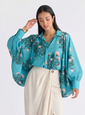 Blusa Oversize Turquesa con Estampado Botánico y Mangas Murciélago