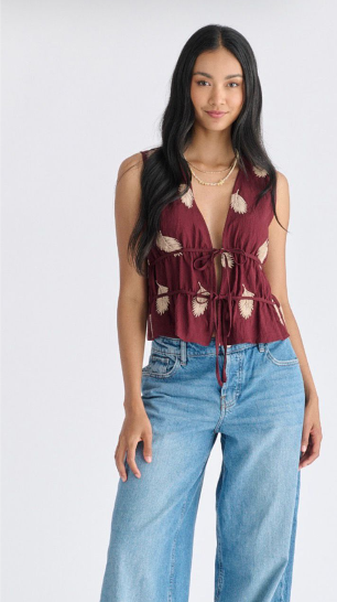 Top Halter Estructurado con Ribete Vertical en Contraste