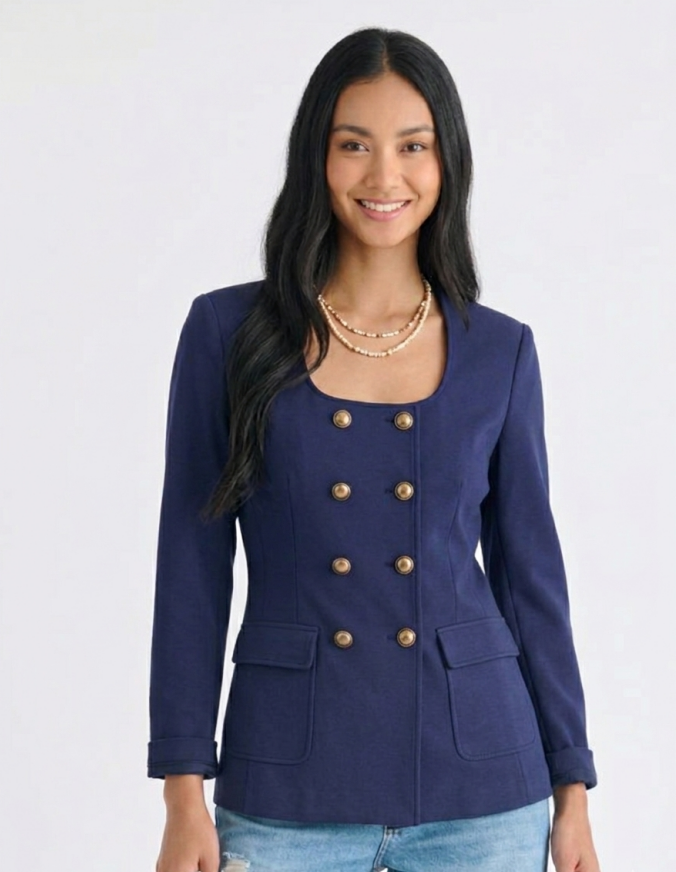 Blazer de Sarga Azul Marino con Cuello Cuadrado y Botones Dorados