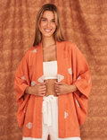 Kimono Naranja Oversize con Detalles Geométricos – Estilo Boho Premium