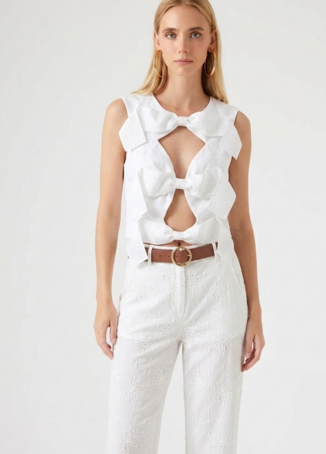 Top Blanco de Lino Jovonna London – Diseño Exclusivo con Lazos Frontales