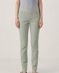 Pantalón Comfort – Verde Salvia Slim Fit con Cintura Elástica